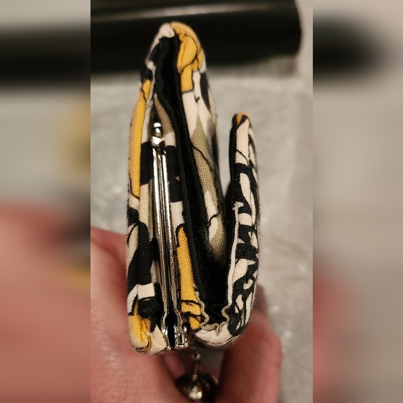 Vera Bradley Quilted Snap Lock Bi-Fold Wallet 5 X 3.5 - Picture 6 of 13